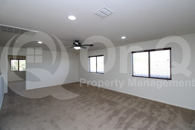 Building Photo - 2142 E Campo Bello Dr
