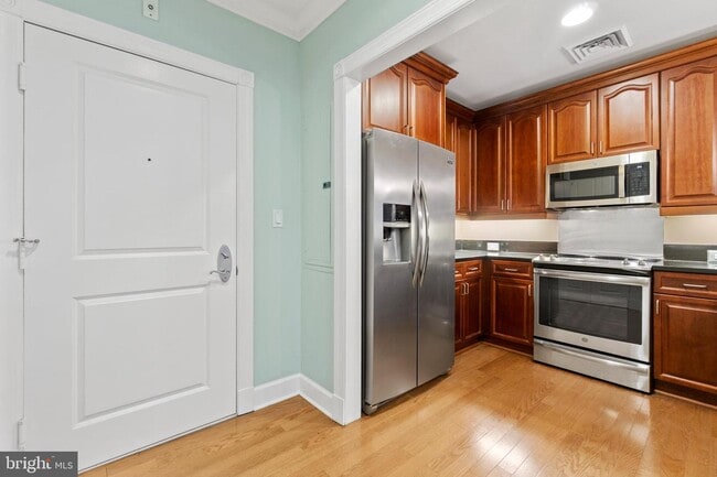 Building Photo - 401 13th St NE