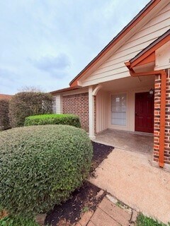 Building Photo - 12123 Plumpoint Dr