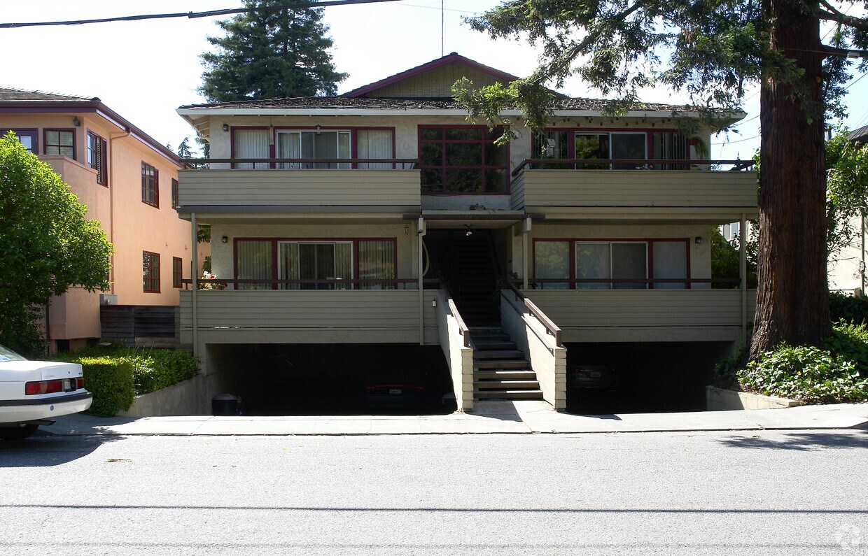 Primary Photo - 915 Menlo Ave