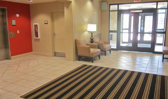 Lobby and Guest Check-in - Furnished Studio - Fayetteville