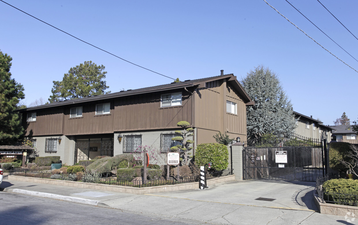 Primary Photo - Pinehaven Garden Apartments