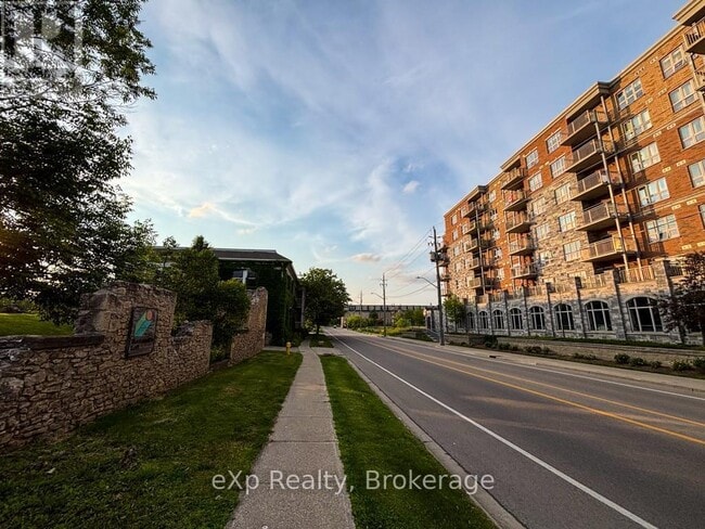 Photo du bâtiment - 155 Water St S