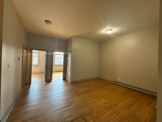 Building Photo - 408 Central St