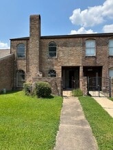 Building Photo - 8722 Maplecrest Dr