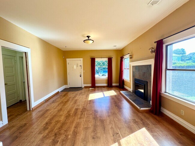 Foto del edificio - Craftsman Bungalow with Fantastic Fenced Yard