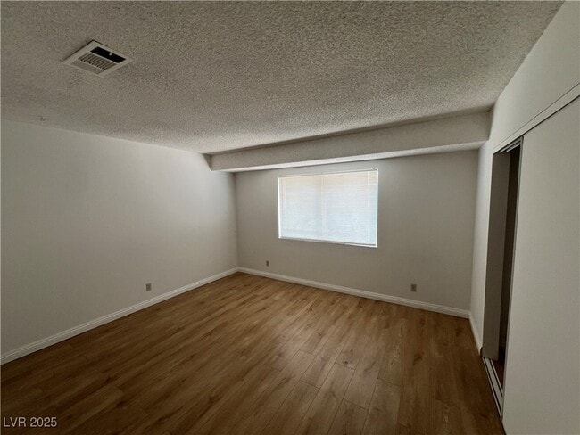 Foto del edificio - 4940 Larkspur St
