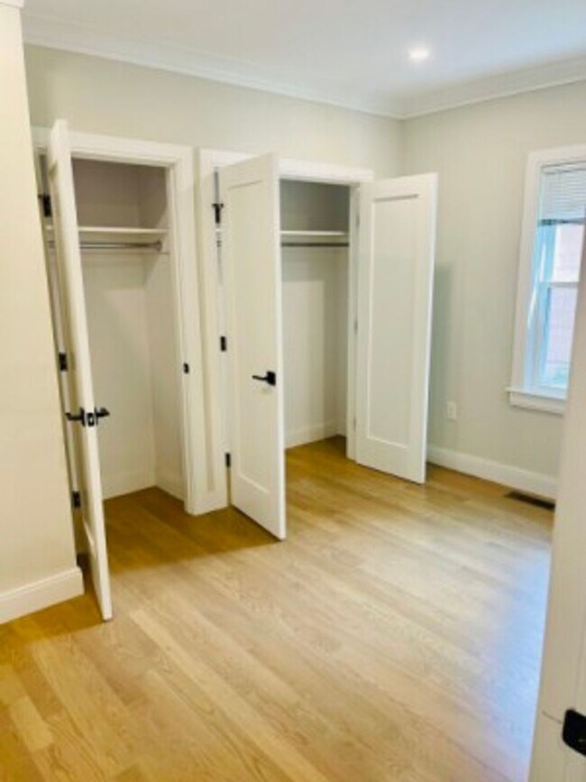 Foto del edificio - 4 bed 2 bath - ALLSTON - 9/1
