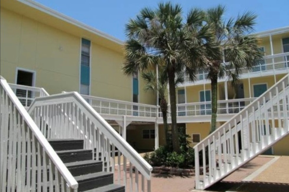 Courtyard - Ferry Road Apartments