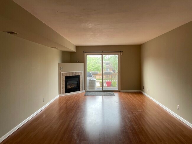 Foto del edificio - 1855 Tall Oaks Dr