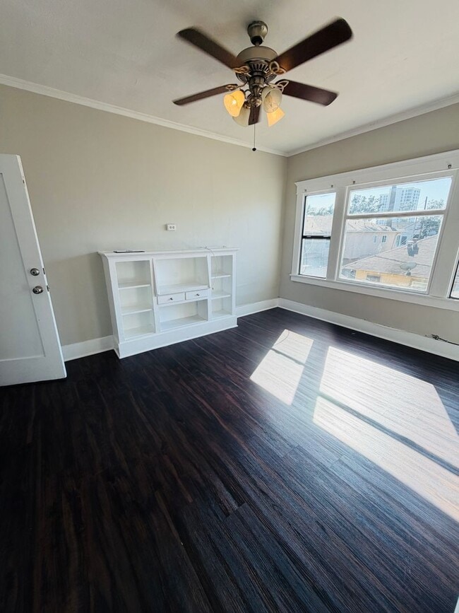 Building Photo - 309