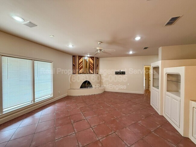 Foto del edificio - 2707 Regis St