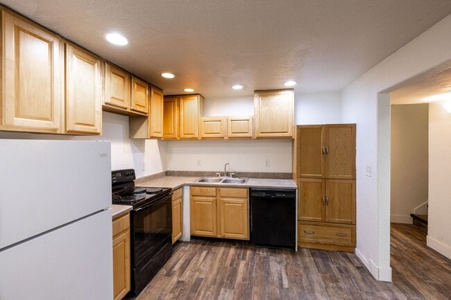 Building Photo - 271 N 3rd W