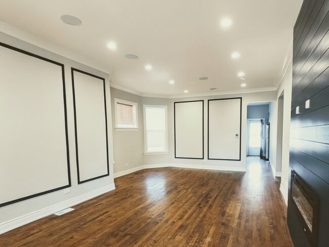 Foto del edificio - 3455 N Keating Ave