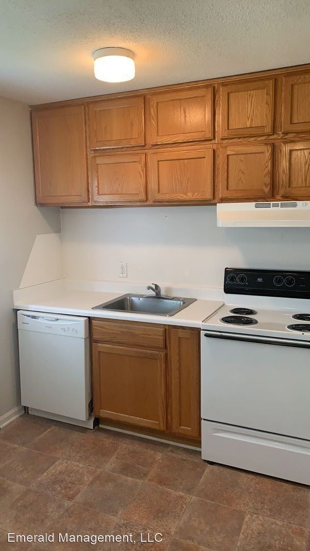 Building Photo - 4698 Cook Dr