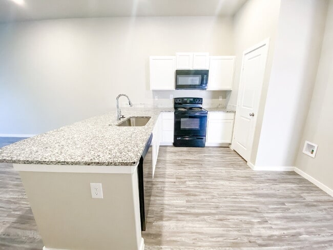 Building Photo - Adorable, 3/2/1 duplex in North Lubbock!