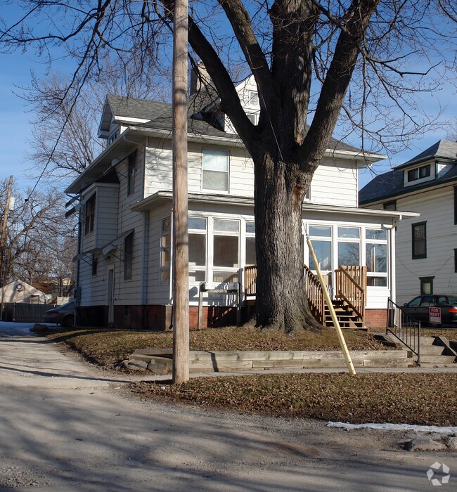 Building Photo - 2311 Carpenter Ave