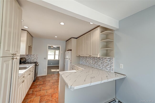 Building Photo - 71 Community Rd