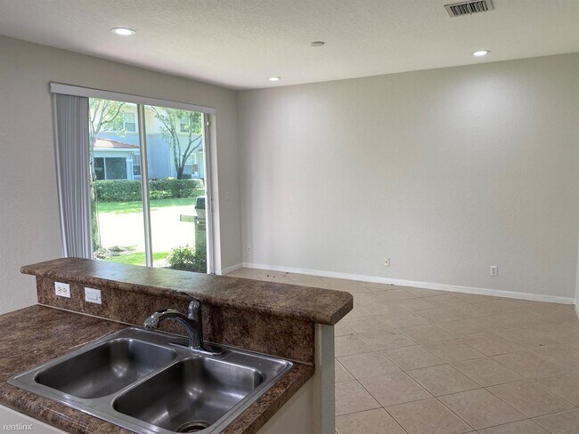 Building Photo - 4 br, 3.5 bath Condo - 4456 Regal Ct