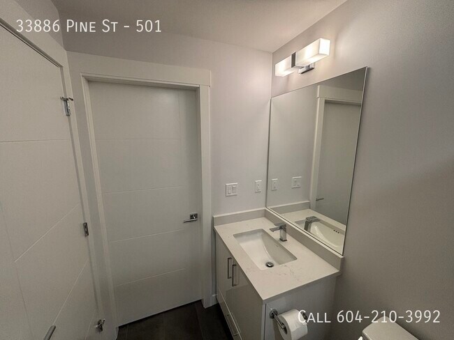 Photo du bâtiment - Brand New Condo at Jacob