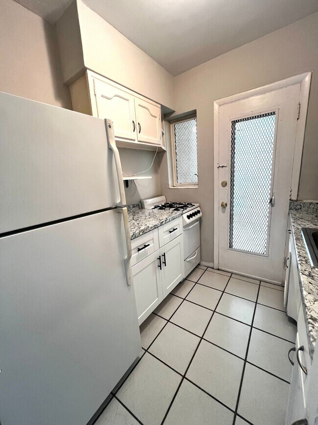 Photo - 825 Euclid Avenue Apartment