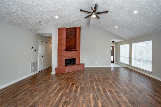 Foto del edificio - 16243 Olive Glen Dr