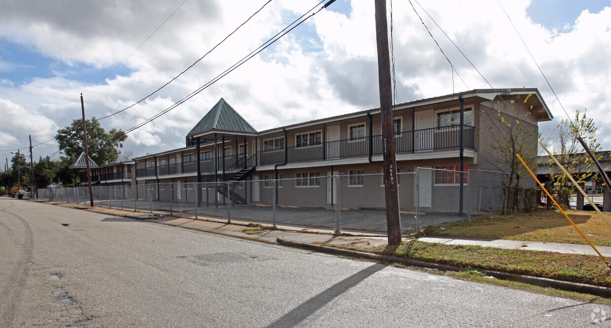 Primary Photo - Riverstone Apartments