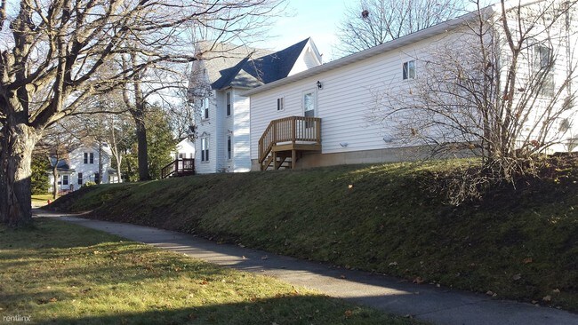 Building Photo - 1 br, 1 bath 4plex - 316 Locust St B