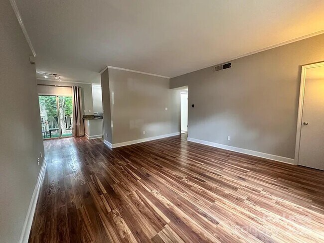 Foto del edificio - 5925 Quail Hollow Rd