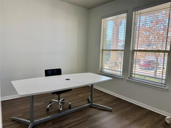 Building Photo - 10805 Owyhee Vw