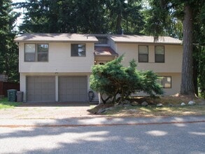 Building Photo - 1335 Sommerset Ct