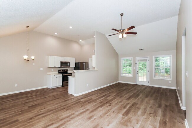 Foto del edificio - 4925 Brookwood Pl