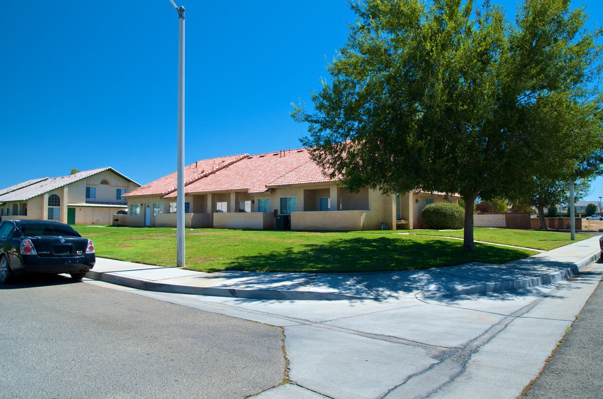 Foto del edificio - 44510 16th St E