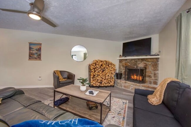Building Photo - 260 Roaring Fork Rd