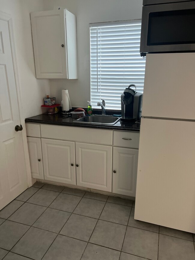 Foto del edificio - 7615 SW 18th St