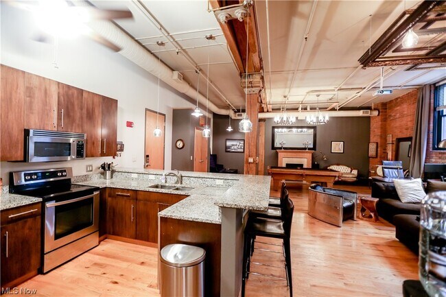 Foto del edificio - 635 W Lakeside Ave