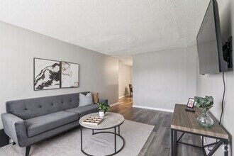 Building Photo - 914 Winthorne Dr
