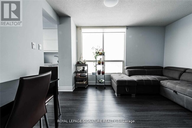 Building Photo - 101 Subway Crescent