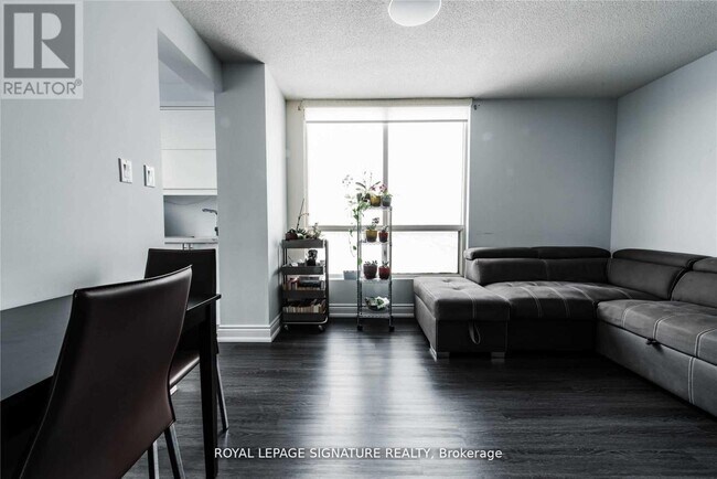 Photo du bâtiment - 101 Subway Crescent