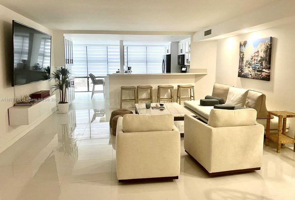 Foto principal - 6423 Collins Ave