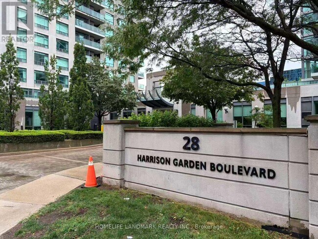 Photo du bâtiment - 28 Harrison Garden Blvd
