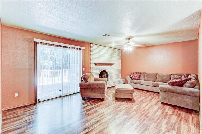Foto del edificio - 2621 N Grant Ave