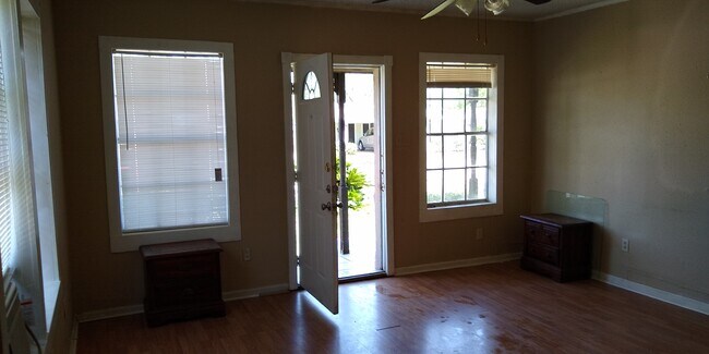 Foto del edificio - 3534 Chimira Ln