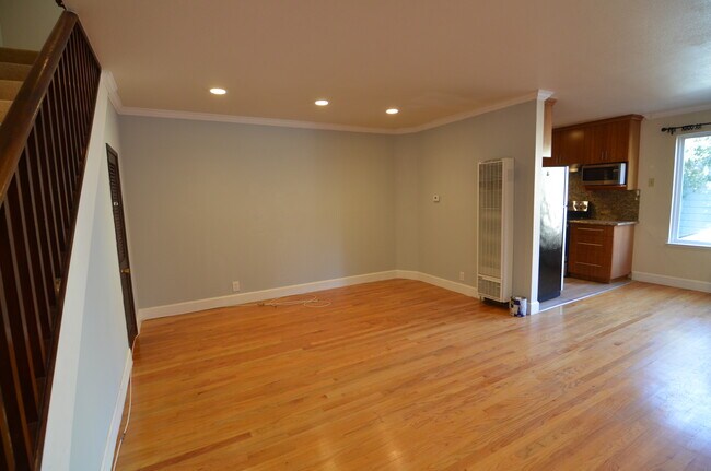 Building Photo - 108 Clipper St