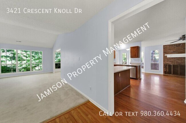 Building Photo - 3421 Crescent Knoll Dr