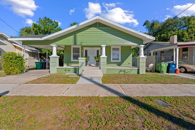 Photo - 1010 E Lake Ave House