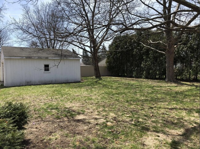 Building Photo - 3305 &amp; 3307 Burlingame Ave SW