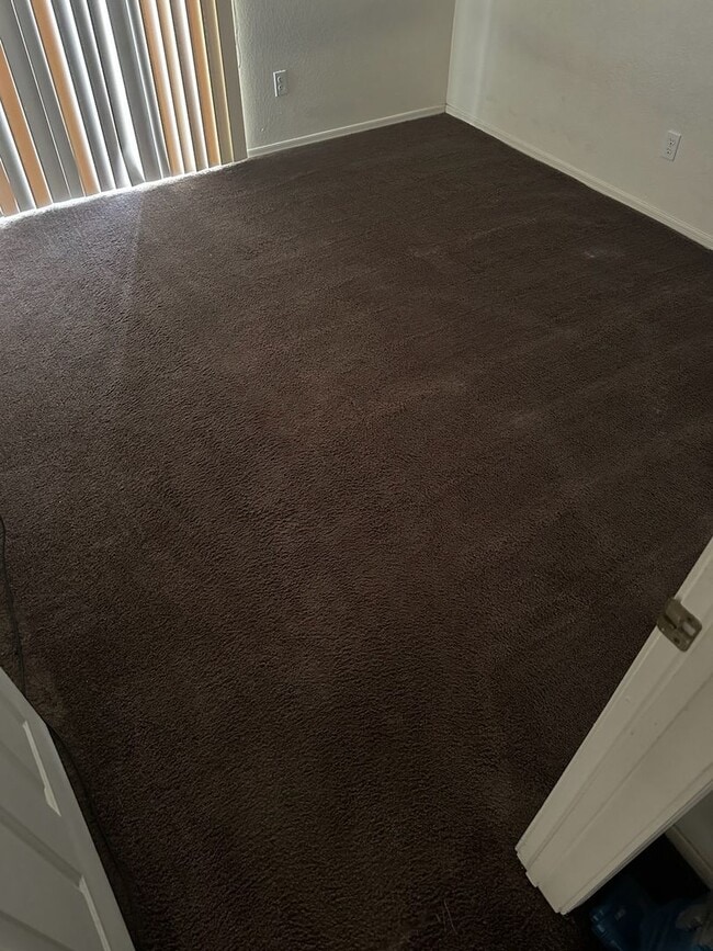 Building Photo - 2nd Floor Condo in Gated Community