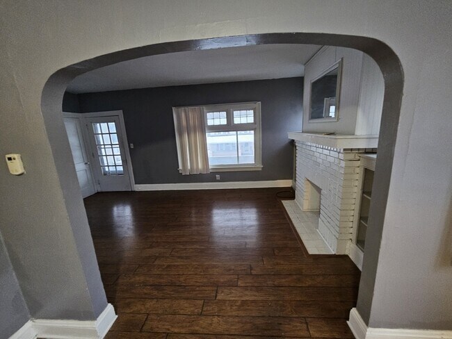 Foto del edificio - 4915 E 109th St