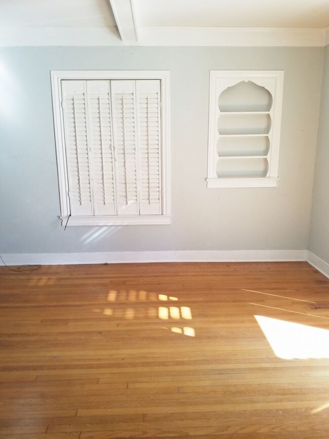 Building Photo - 2355 Ashley St. - move in pending